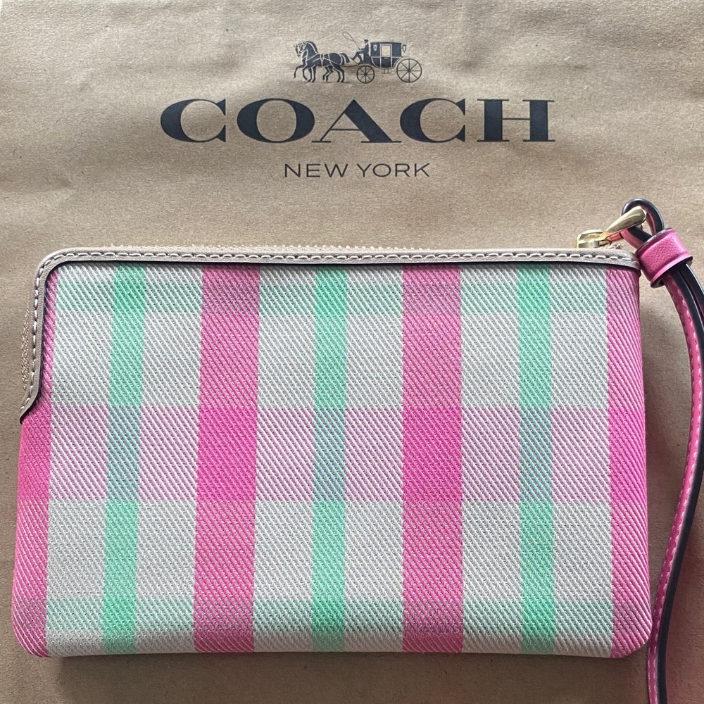 ✨Sold in store ✨Coach Vibrant Pink and Green Plaid Wristlet - Picture 3 of 6